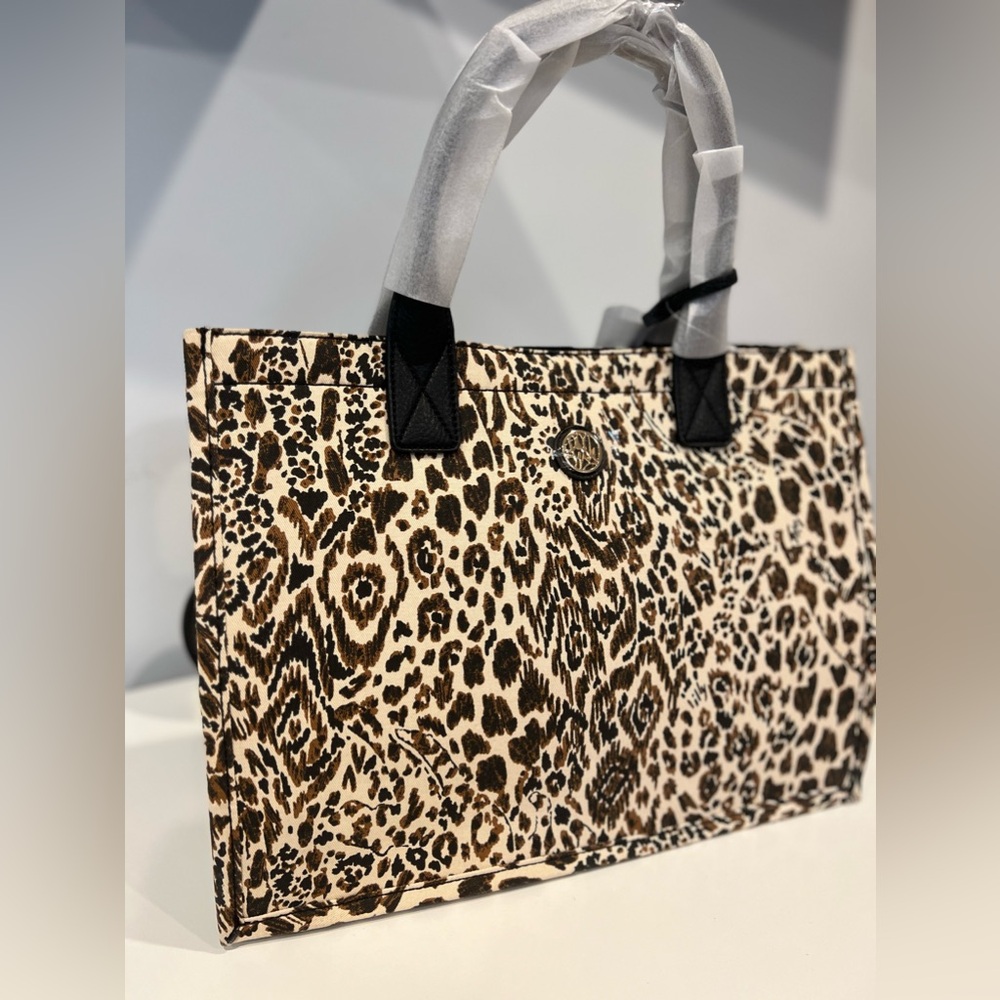 Lilly Pulitzer Winstead Tote NWT - Picture 16 of 16